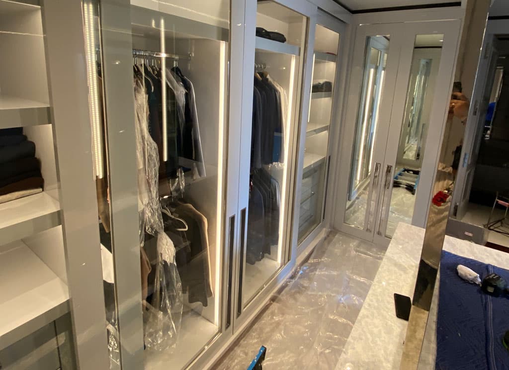 coat & clothes cabinet with glass
